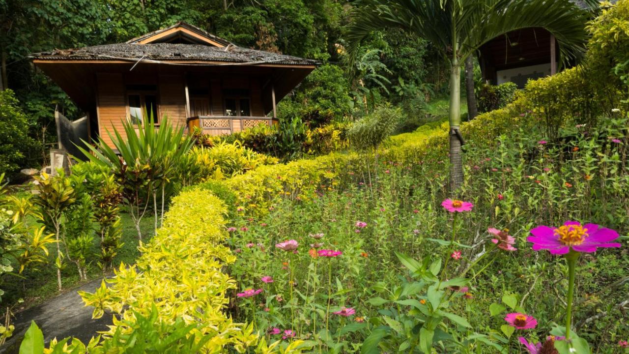 K2 Lembeh Dive Resort Bitung Eksteriør billede