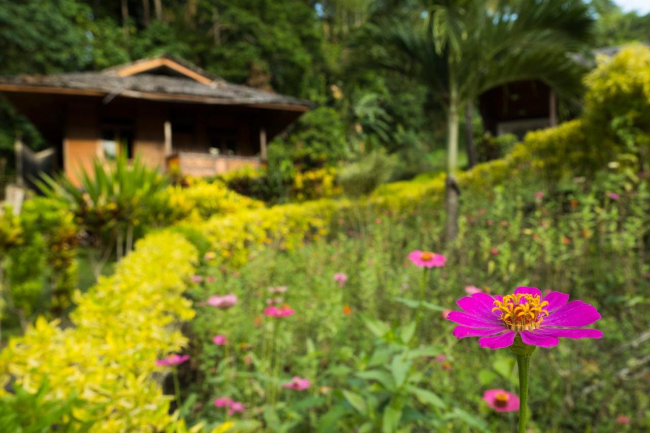 K2 Lembeh Dive Resort Bitung Eksteriør billede